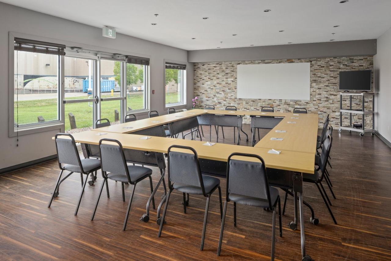 Home Inn & Suites Regina Airport Luaran gambar