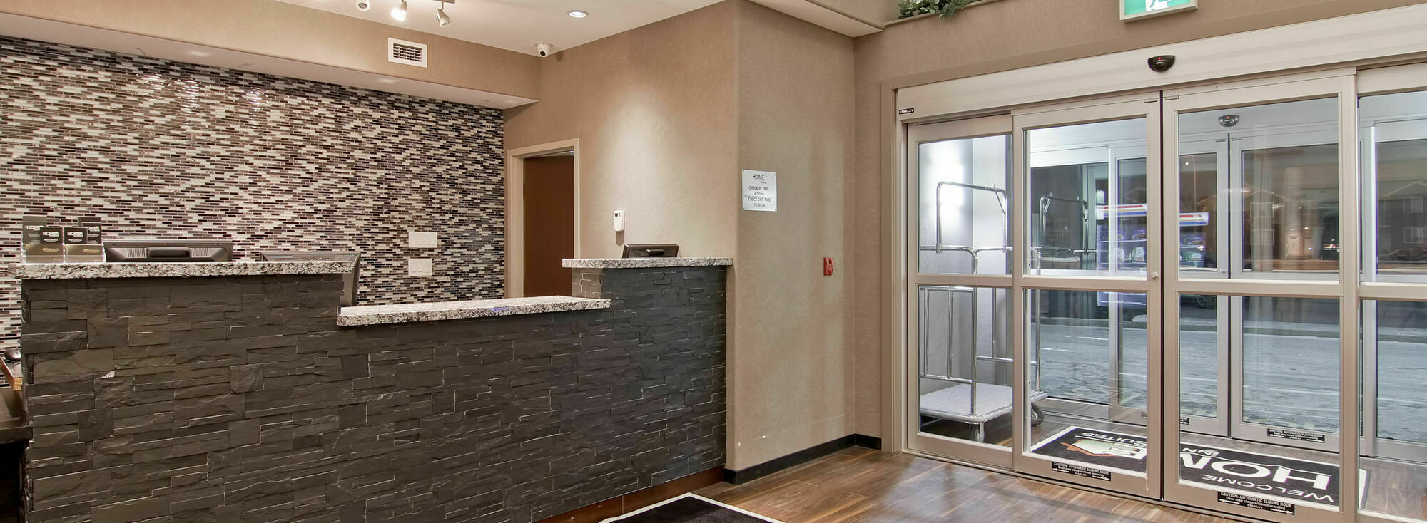 Home Inn & Suites Regina Airport Luaran gambar